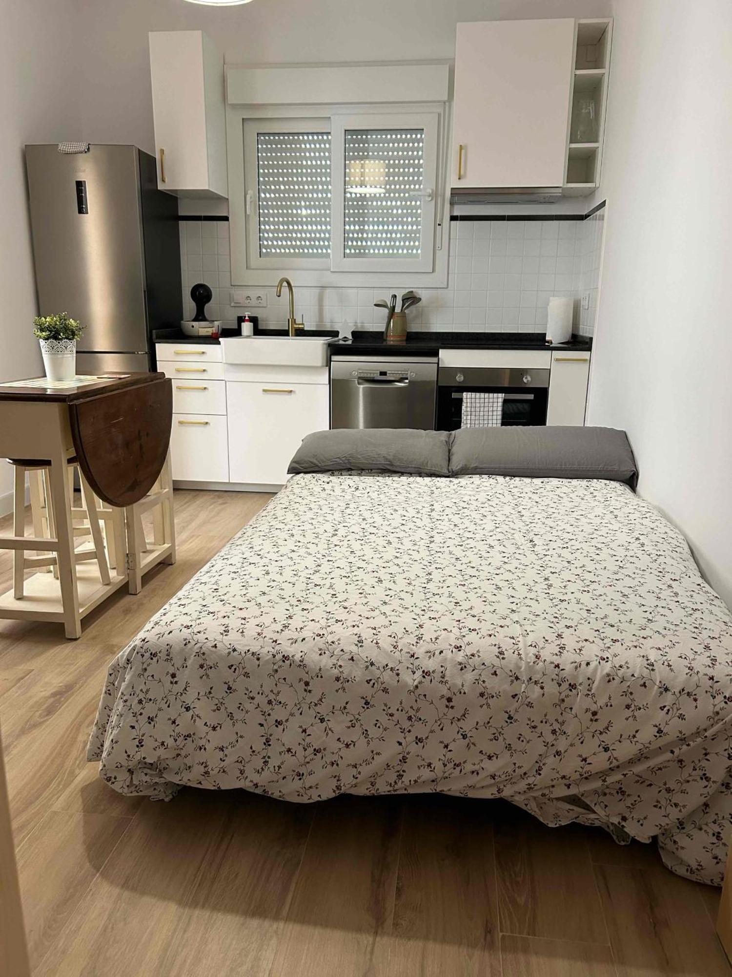 Apartamento Con Wifi, Patio Y Garaje Privado Alcalá de Guadaira Exterior foto