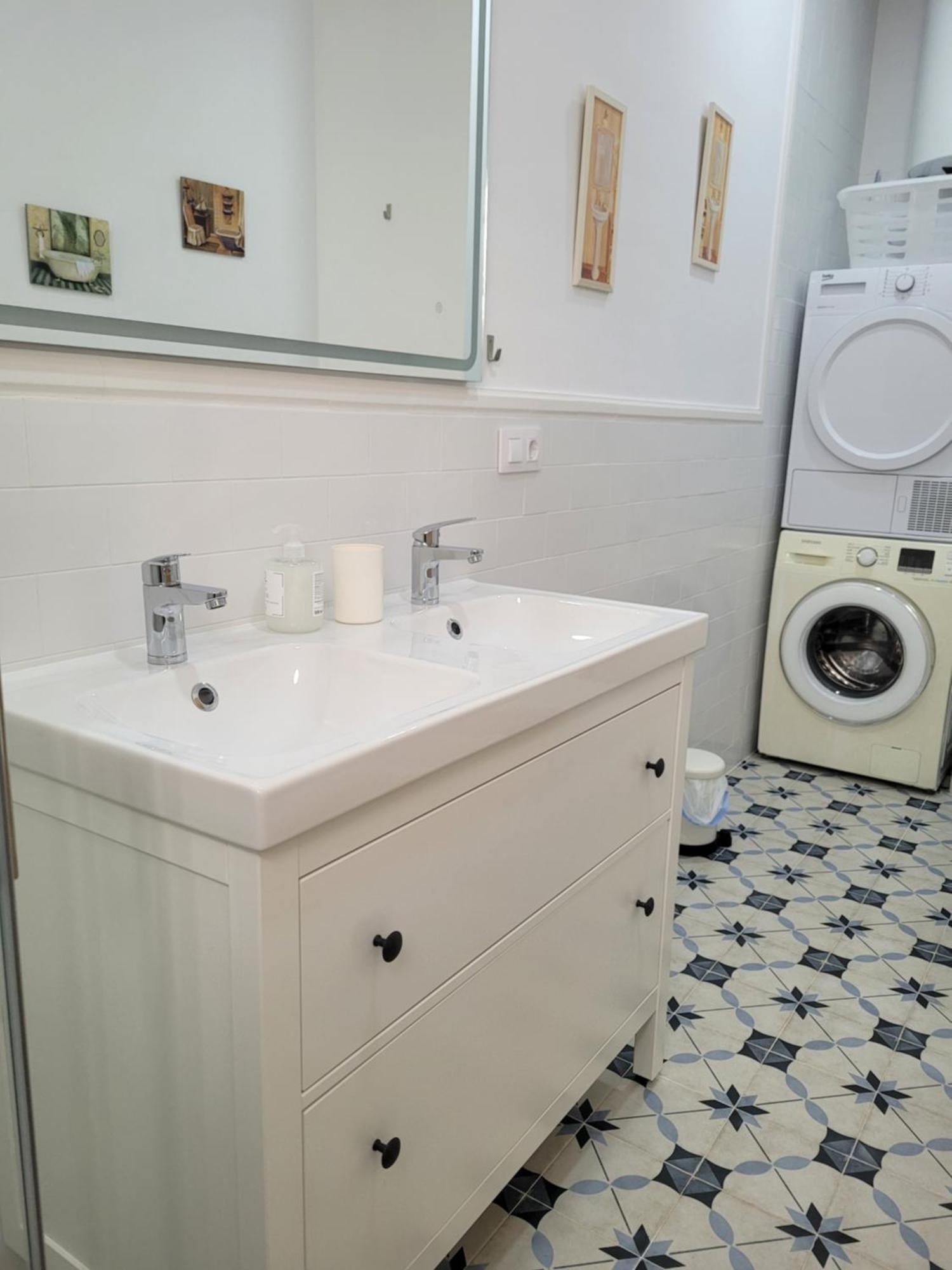 Apartamento Con Wifi, Patio Y Garaje Privado Alcalá de Guadaira Exterior foto